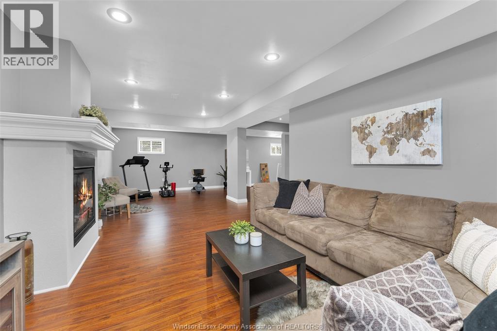 262 Columbus Drive, Lakeshore, ON - Indoor Photo Showing Living Room