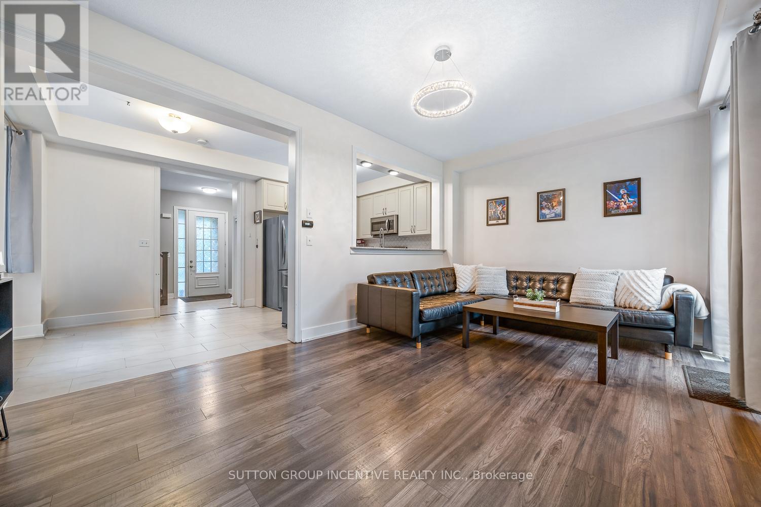 105 Collier Crescent, Essa, ON - Indoor Photo Showing Living Room