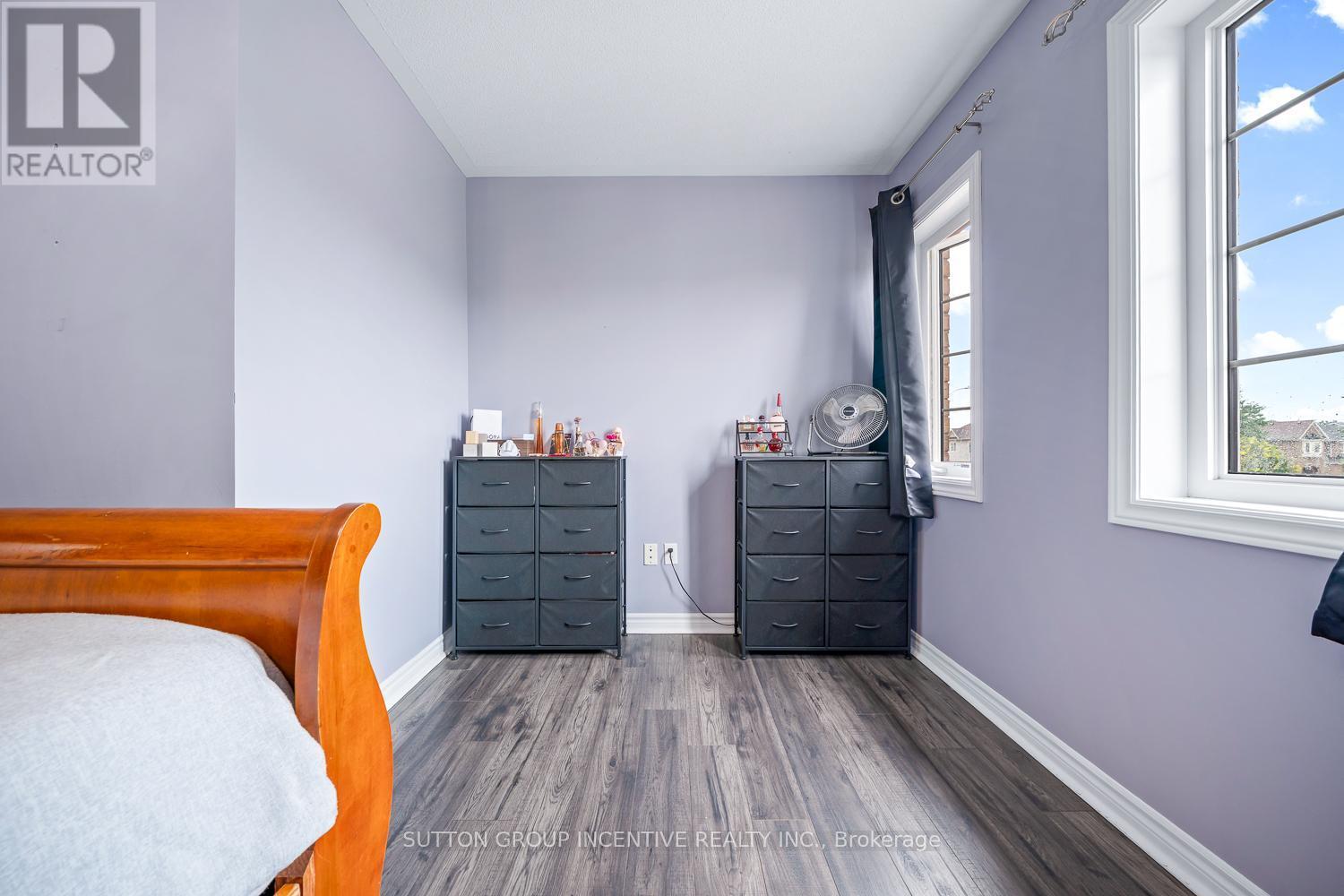 105 Collier Crescent, Essa, ON - Indoor Photo Showing Bedroom