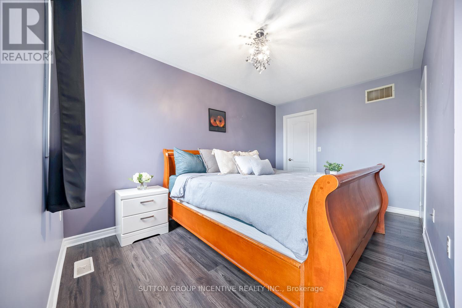 105 Collier Crescent, Essa, ON - Indoor Photo Showing Bedroom