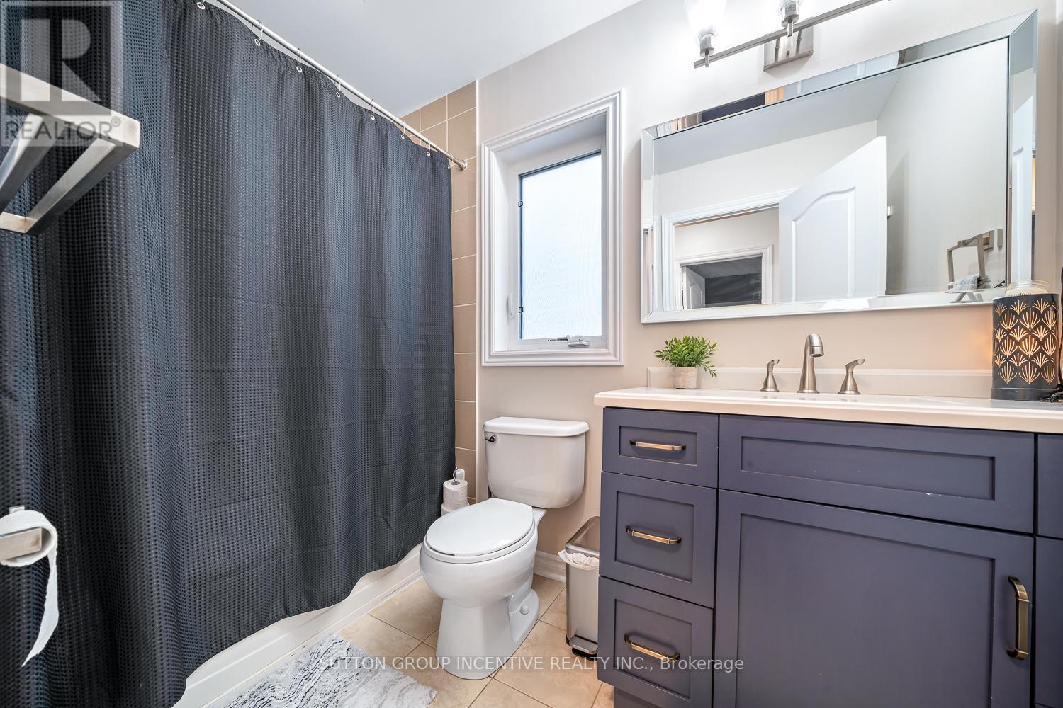 105 Collier Crescent, Essa, ON - Indoor Photo Showing Bathroom