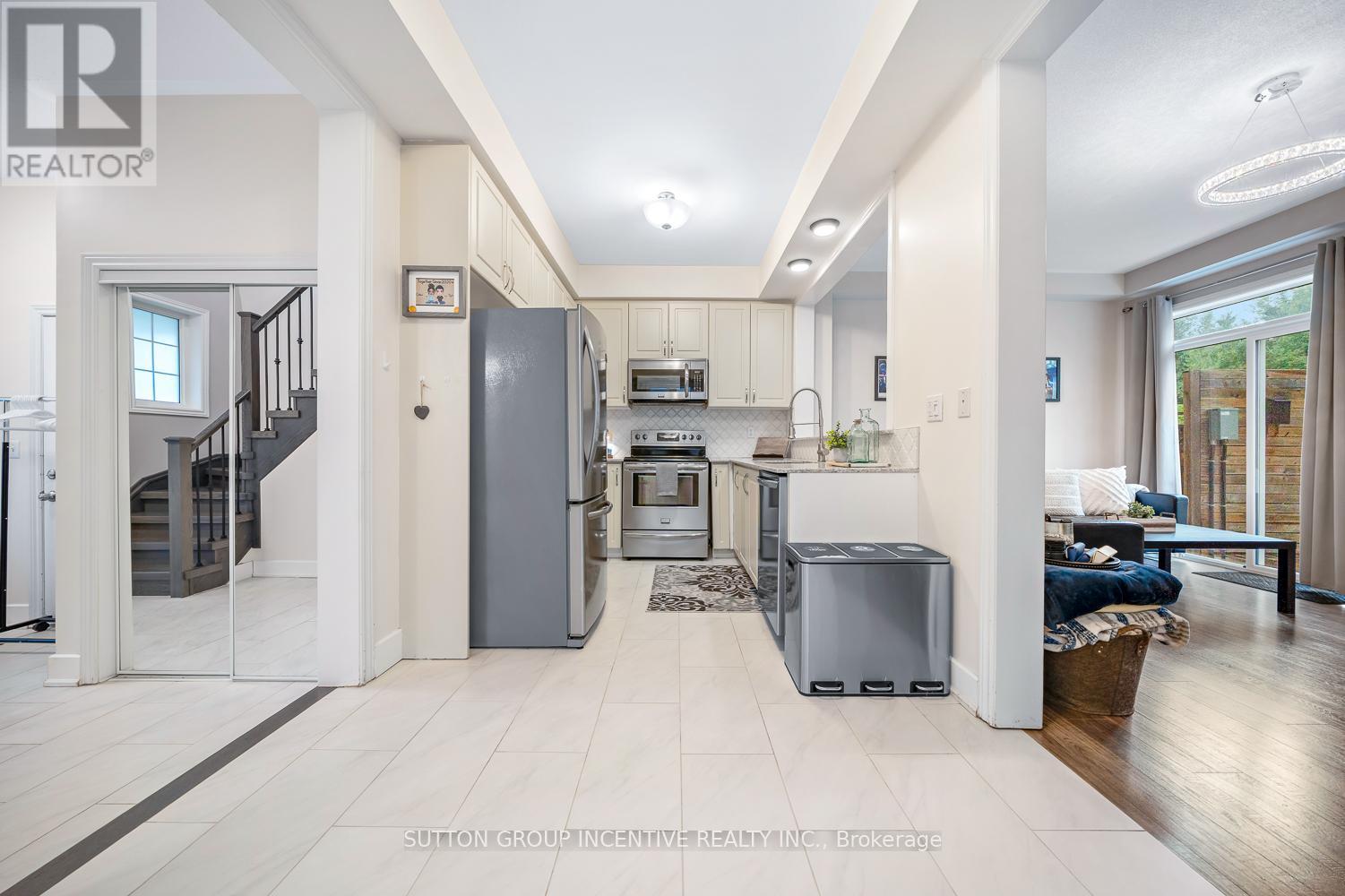 105 Collier Crescent, Essa, ON - Indoor Photo Showing Kitchen