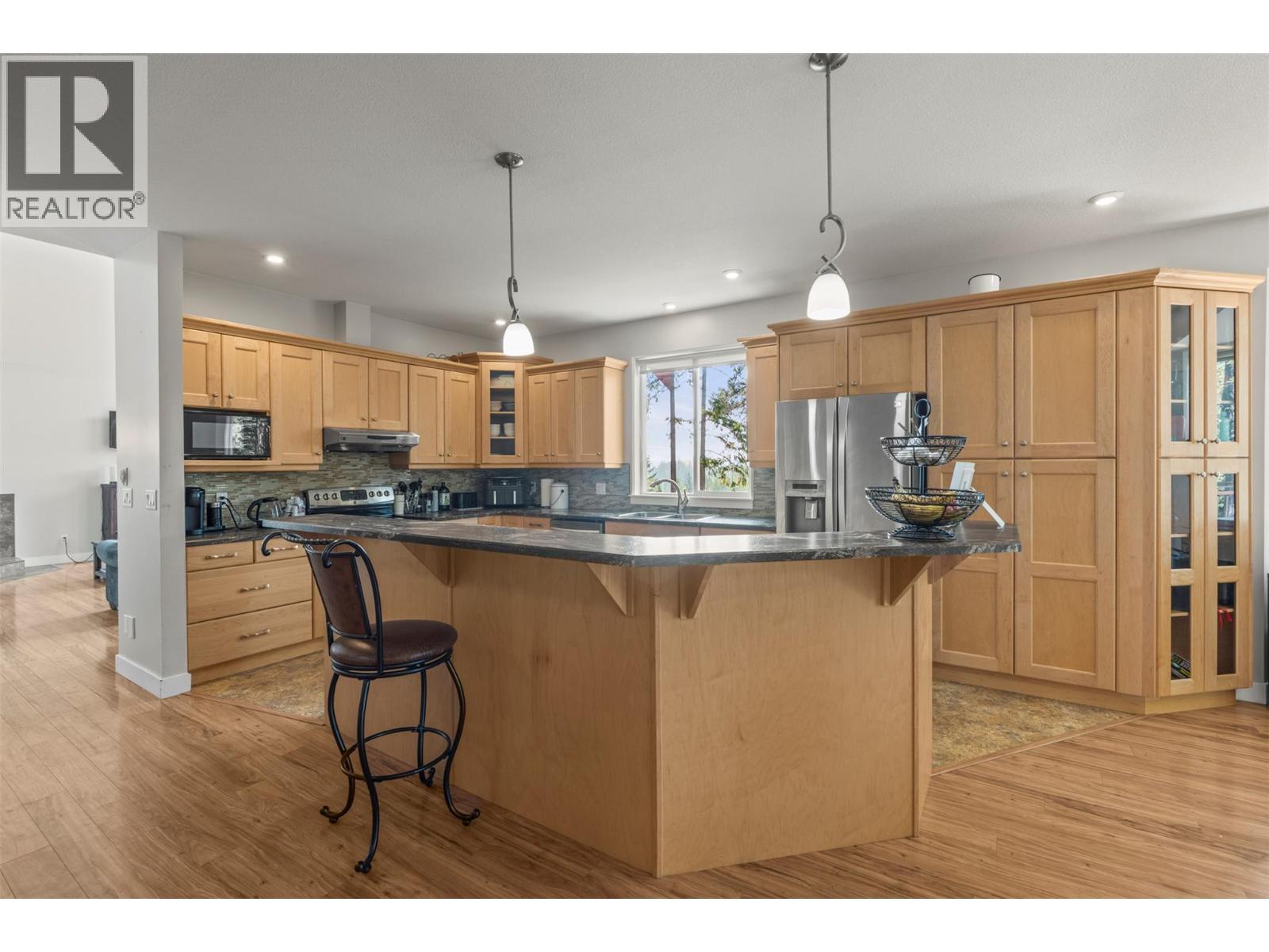 1951 Wolfgang Road, Armstrong, BC - Indoor Photo Showing Kitchen With Upgraded Kitchen