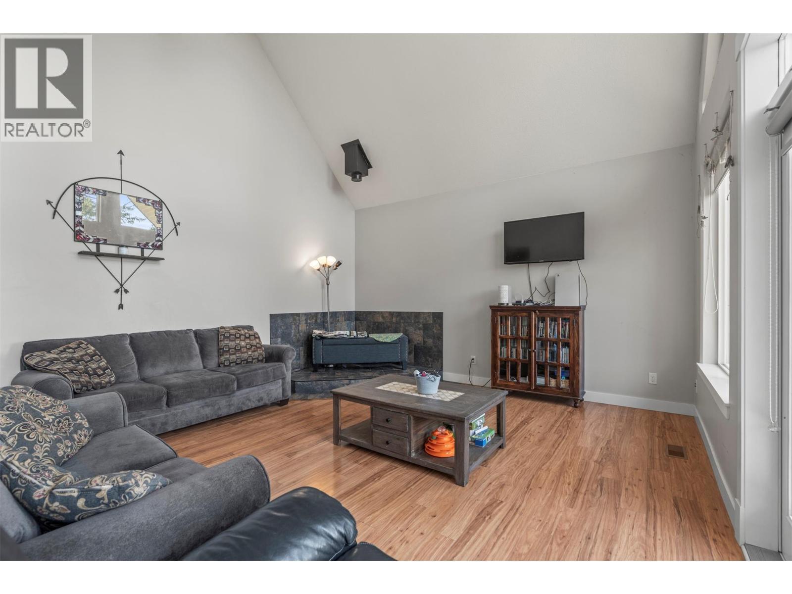 1951 Wolfgang Road, Armstrong, BC - Indoor Photo Showing Living Room