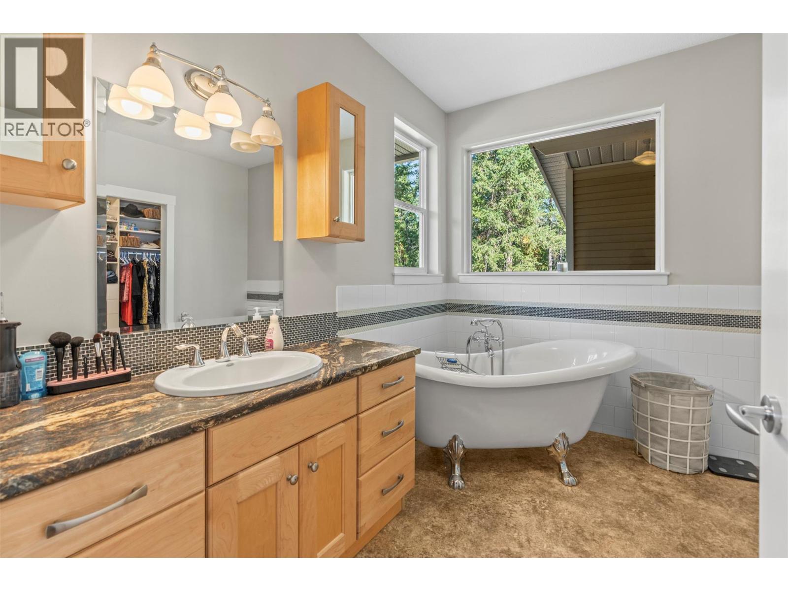 1951 Wolfgang Road, Armstrong, BC - Indoor Photo Showing Bathroom