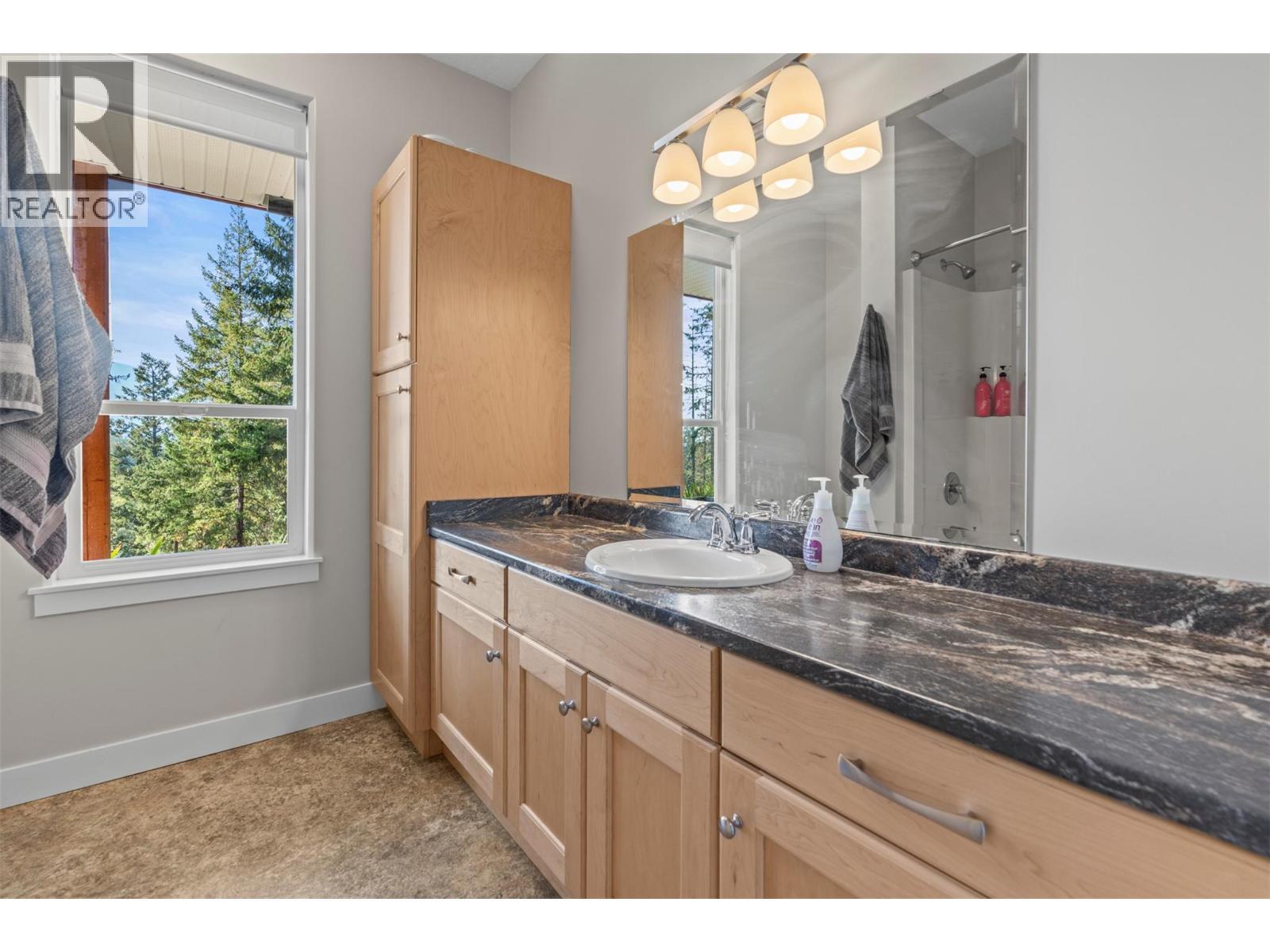 1951 Wolfgang Road, Armstrong, BC - Indoor Photo Showing Bathroom