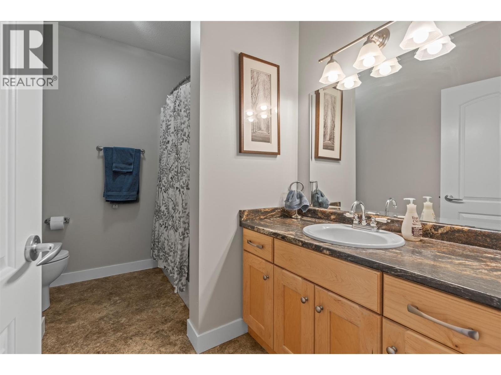 1951 Wolfgang Road, Armstrong, BC - Indoor Photo Showing Bathroom