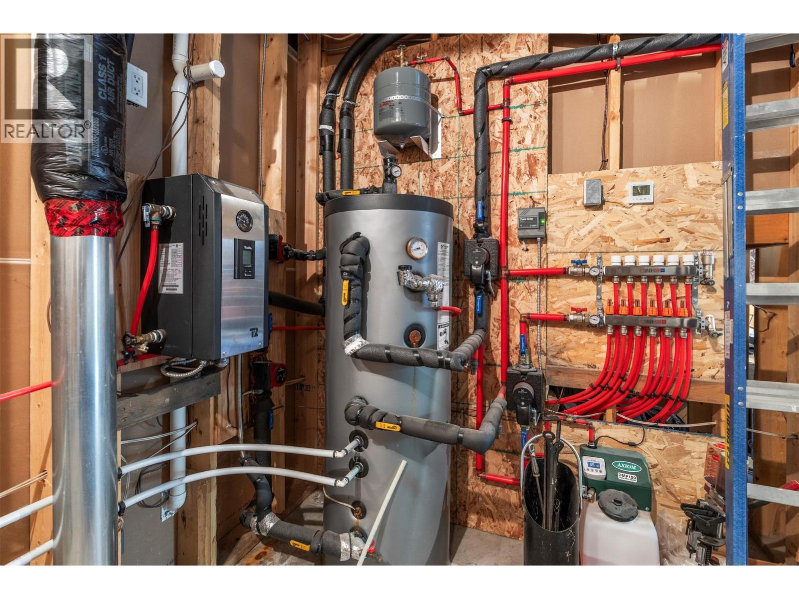 1951 Wolfgang Road, Armstrong, BC - Indoor Photo Showing Basement