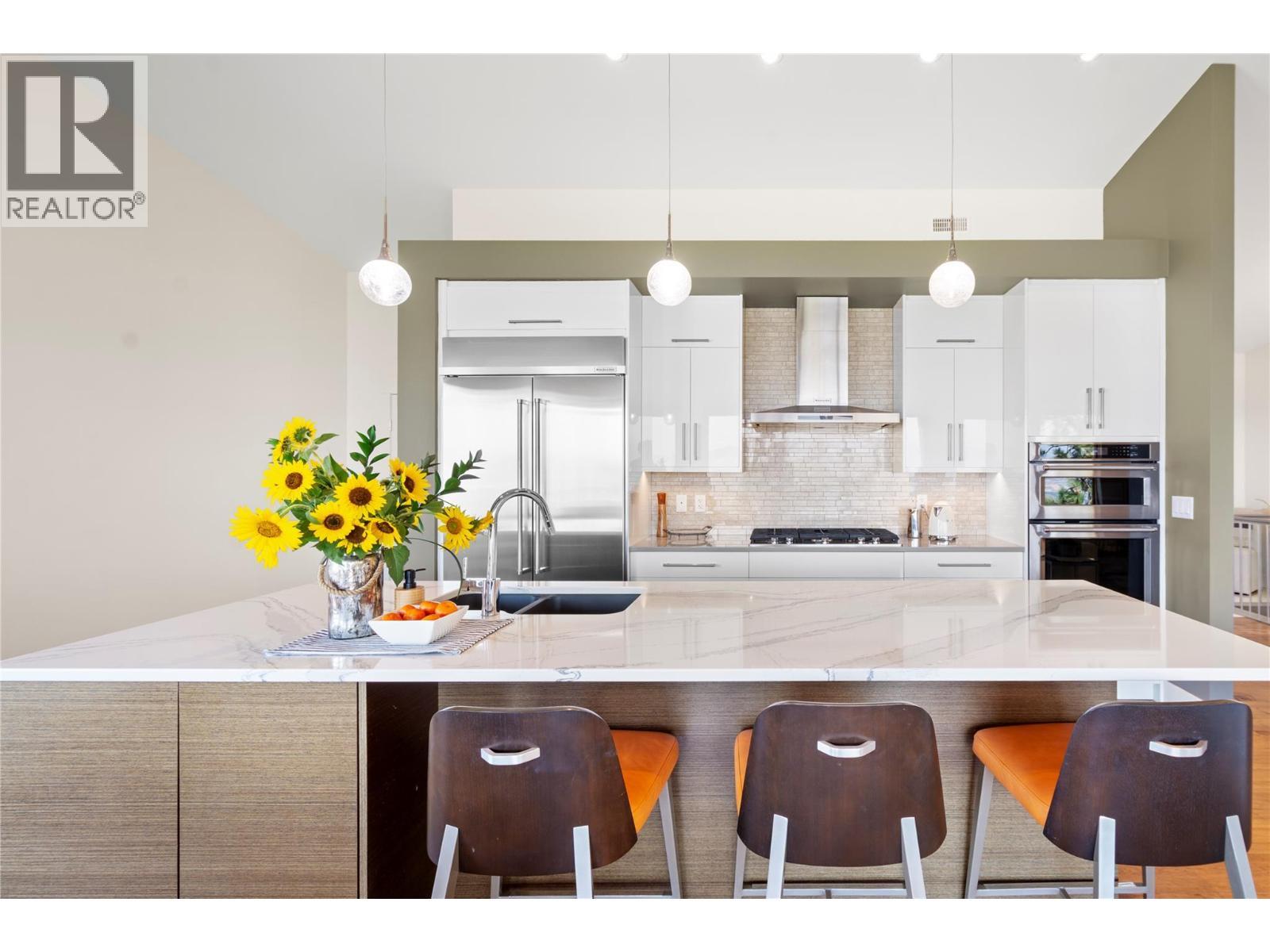 2750 Workman Place, Naramata, BC - Indoor Photo Showing Kitchen With Double Sink With Upgraded Kitchen