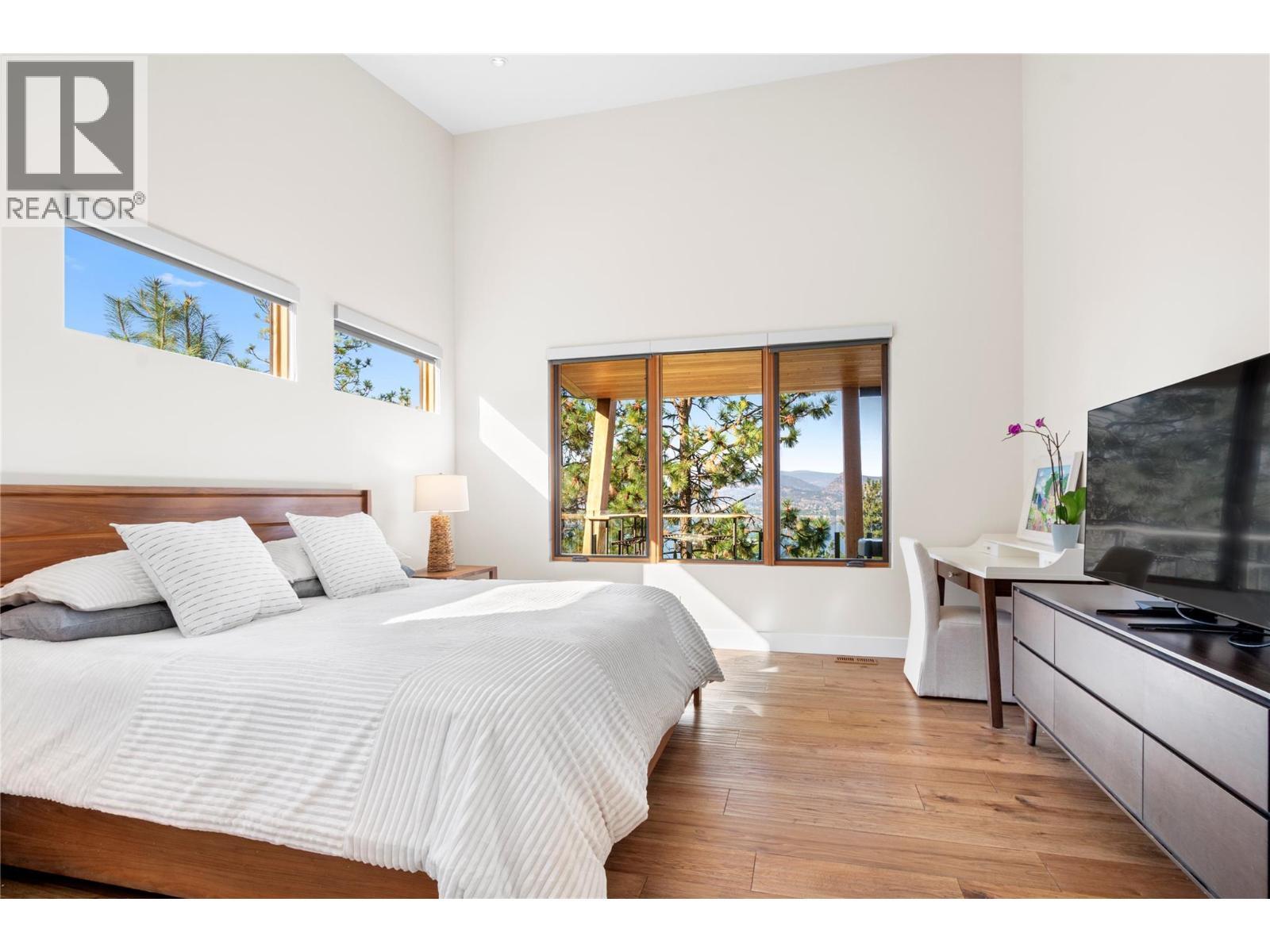 2750 Workman Place, Naramata, BC - Indoor Photo Showing Bedroom