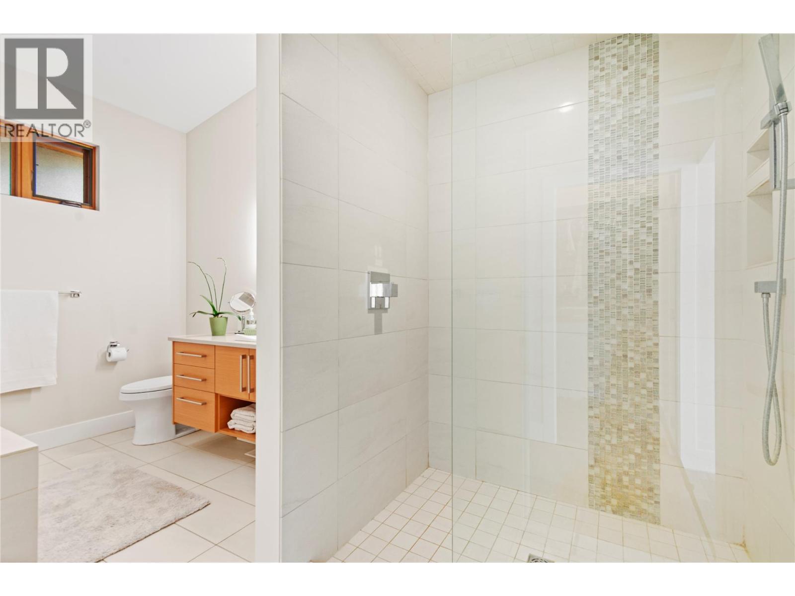 2750 Workman Place, Naramata, BC - Indoor Photo Showing Bathroom