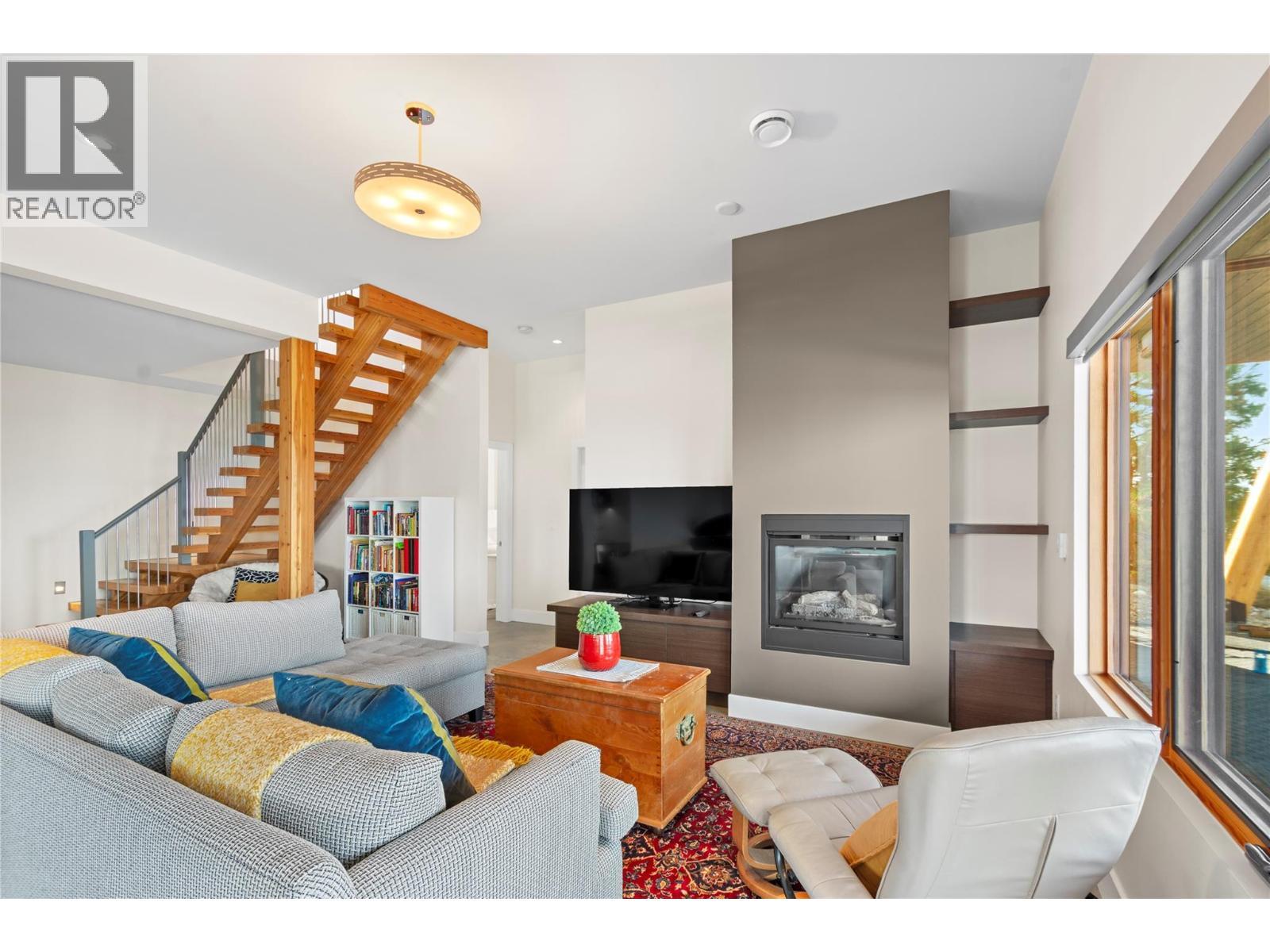 2750 Workman Place, Naramata, BC - Indoor Photo Showing Living Room With Fireplace