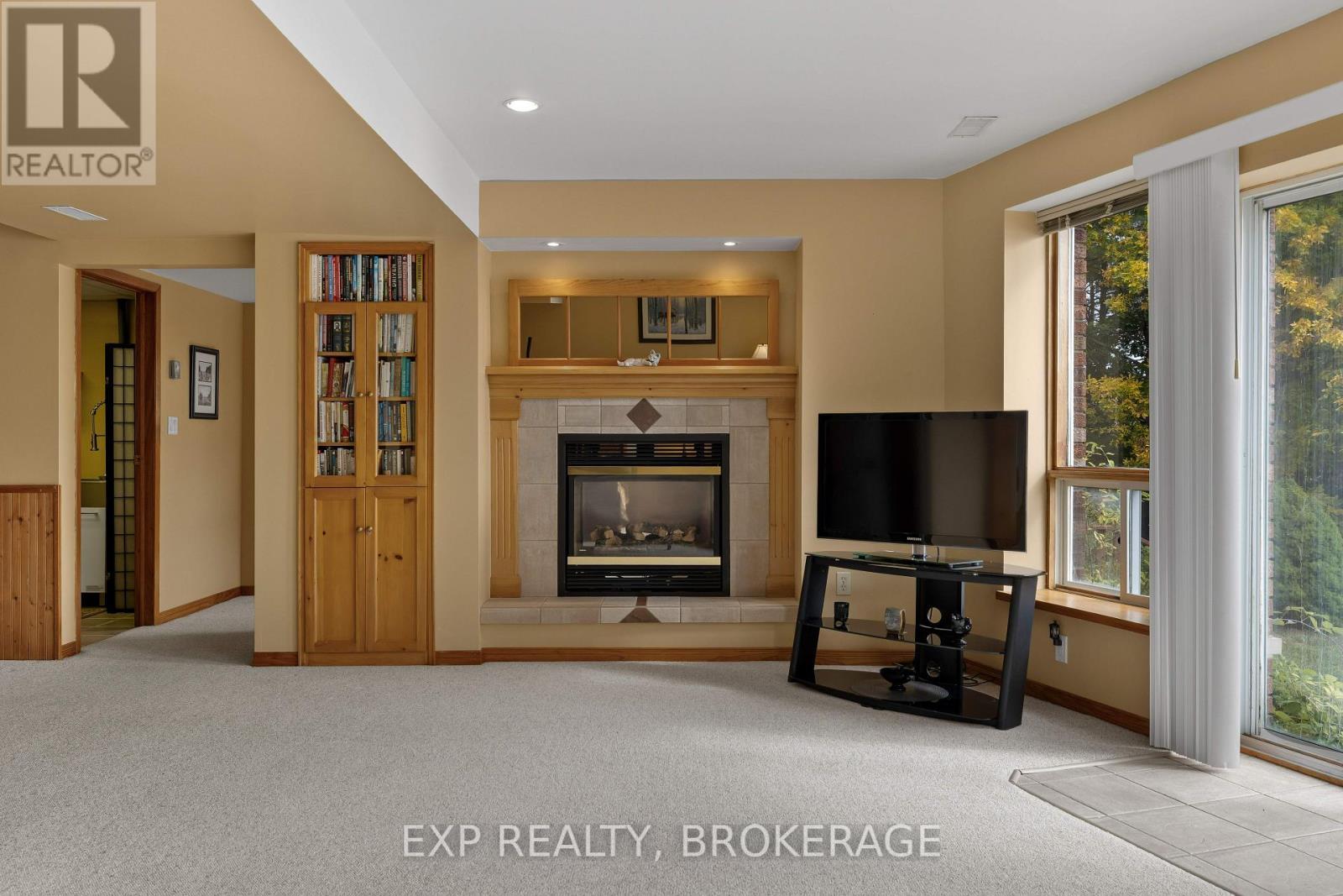 3037 Hilltop Lane, Frontenac (Frontenac South), ON - Indoor With Fireplace