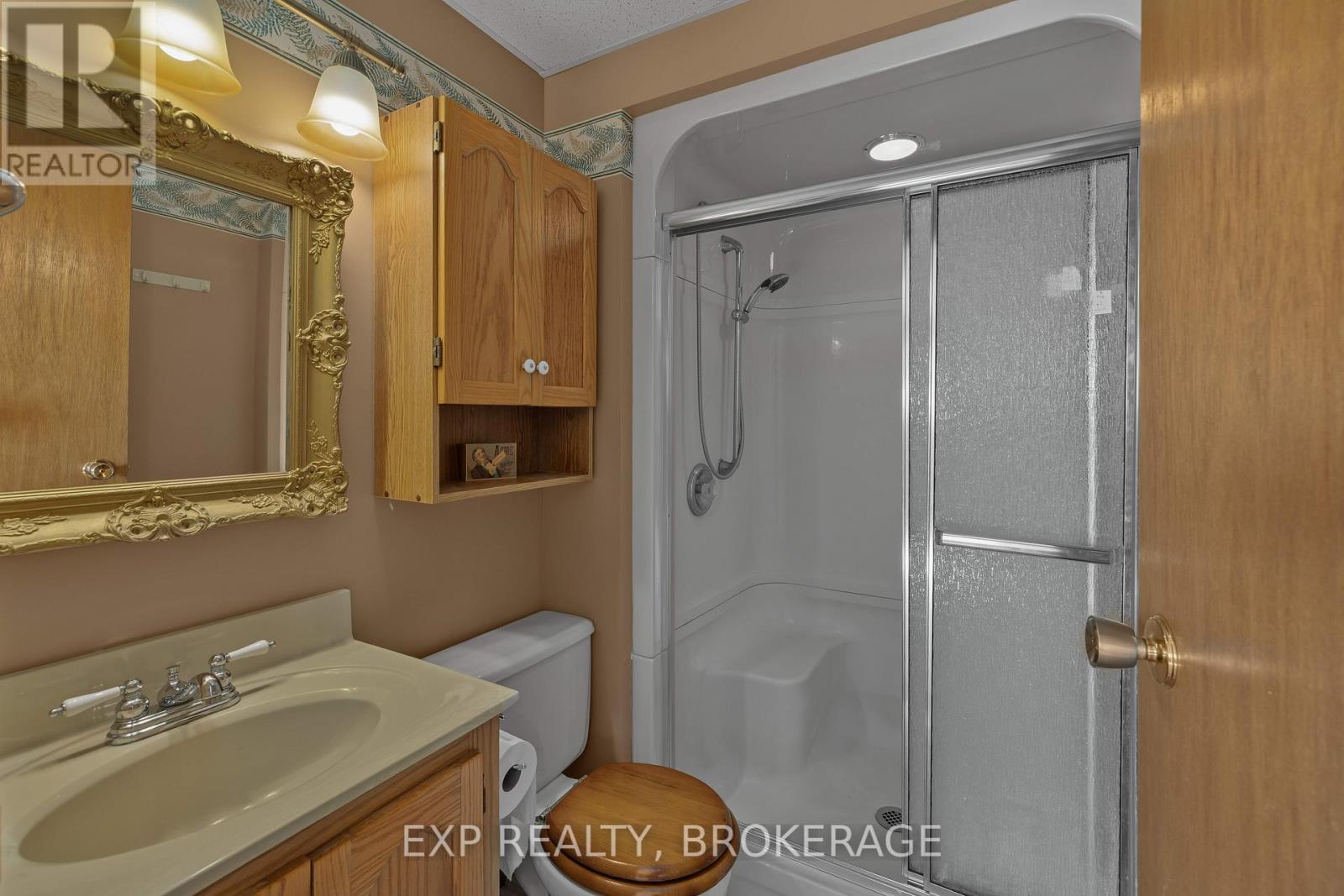 3037 Hilltop Lane, Frontenac (Frontenac South), ON - Indoor Photo Showing Bathroom