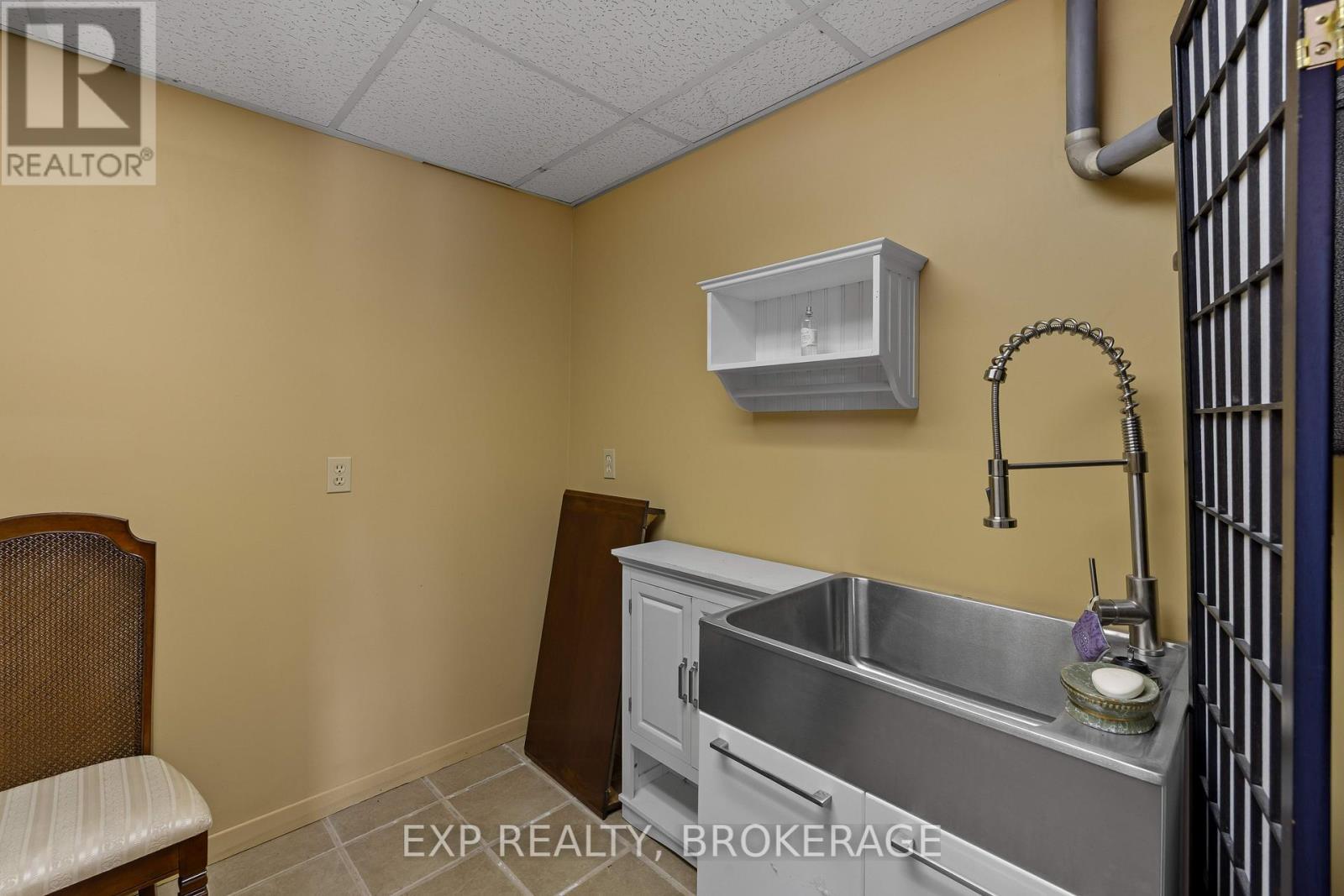 3037 Hilltop Lane, Frontenac (Frontenac South), ON - Indoor