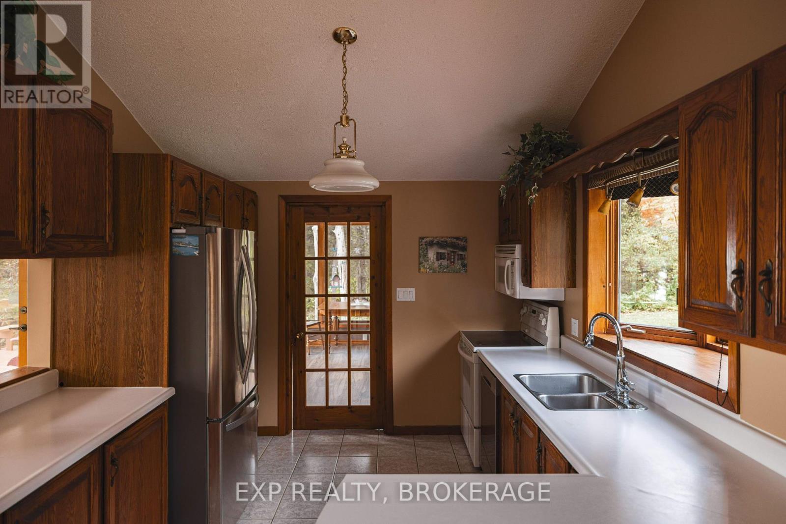 3037 Hilltop Lane, Frontenac (Frontenac South), ON - Indoor Photo Showing Kitchen With Double Sink