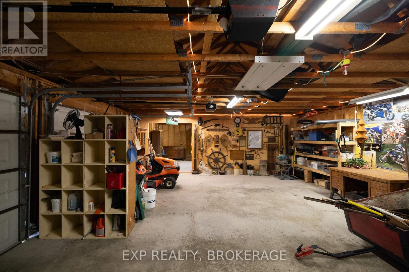 3037 Hilltop Lane, Frontenac (Frontenac South), ON - Indoor