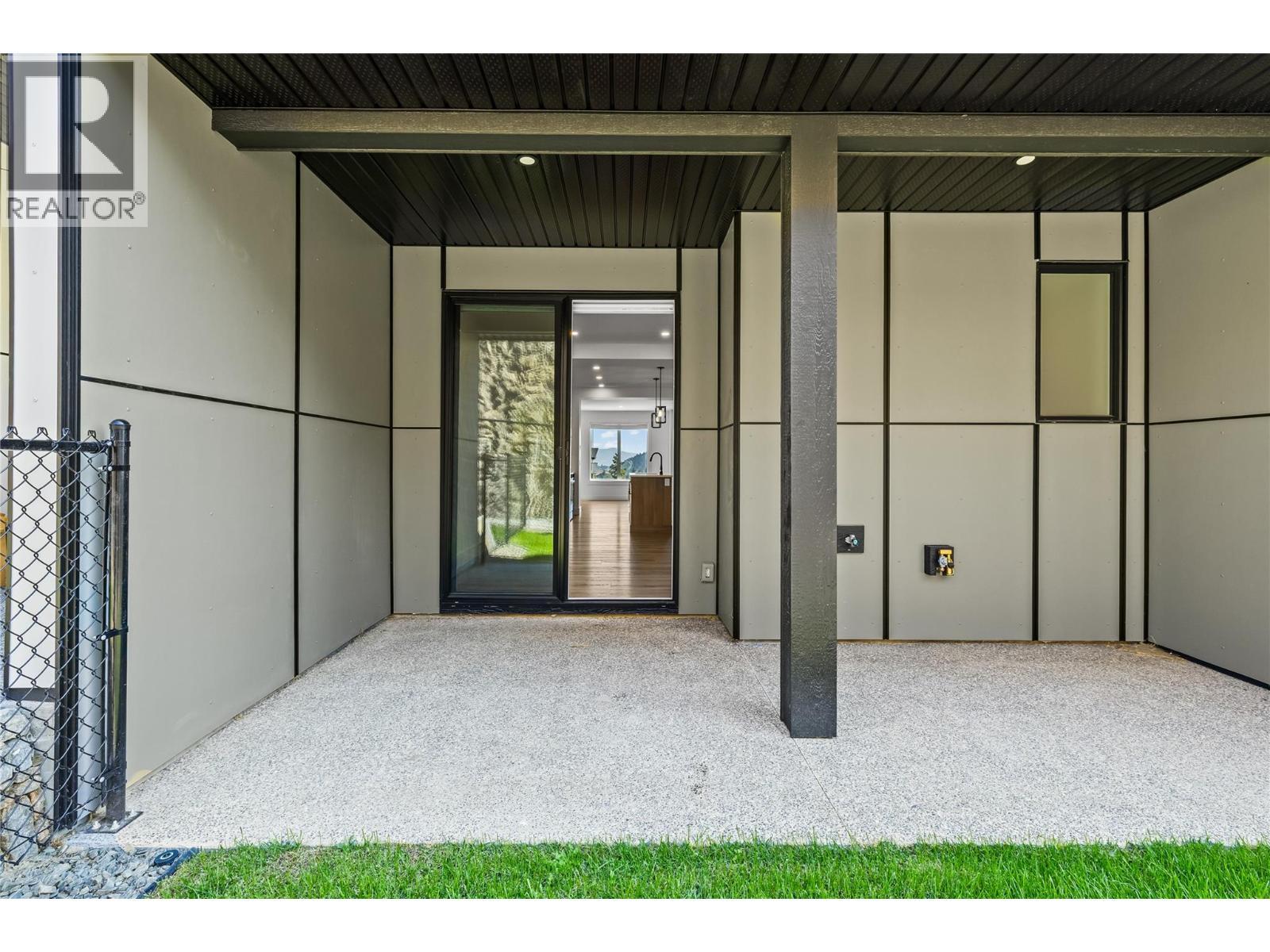 Backyard and deck off the main floor - 2835 Canyon Crest Drive Unit# 17, West Kelowna, BC - Outdoor With Exterior