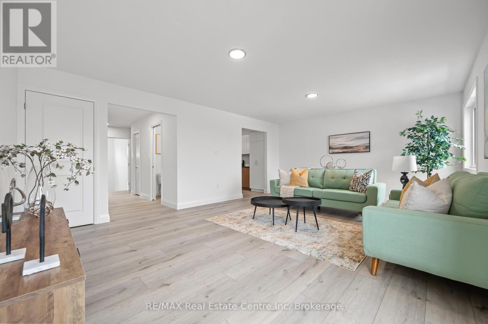 9 - 182 Bridge Crescent, Minto, ON - Indoor Photo Showing Living Room