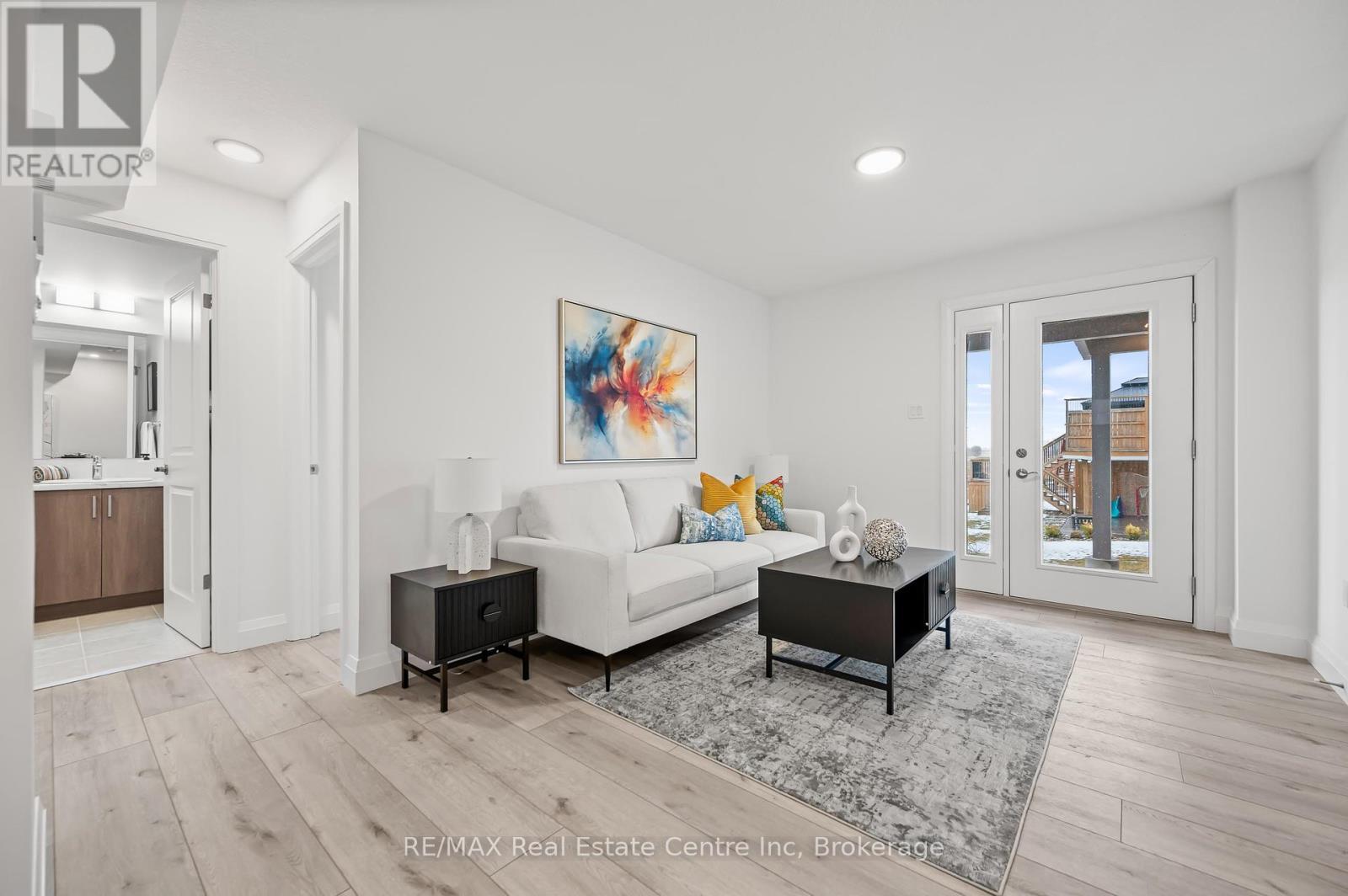 9 - 182 Bridge Crescent, Minto, ON - Indoor Photo Showing Living Room