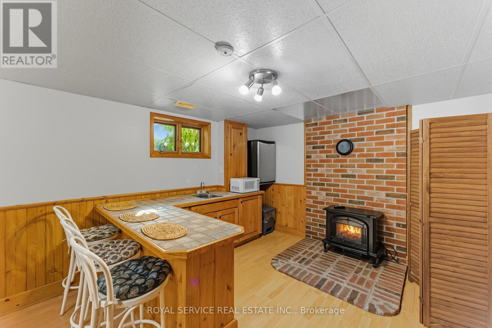 2853 13Th Line E, Trent Hills, ON - Indoor With Fireplace
