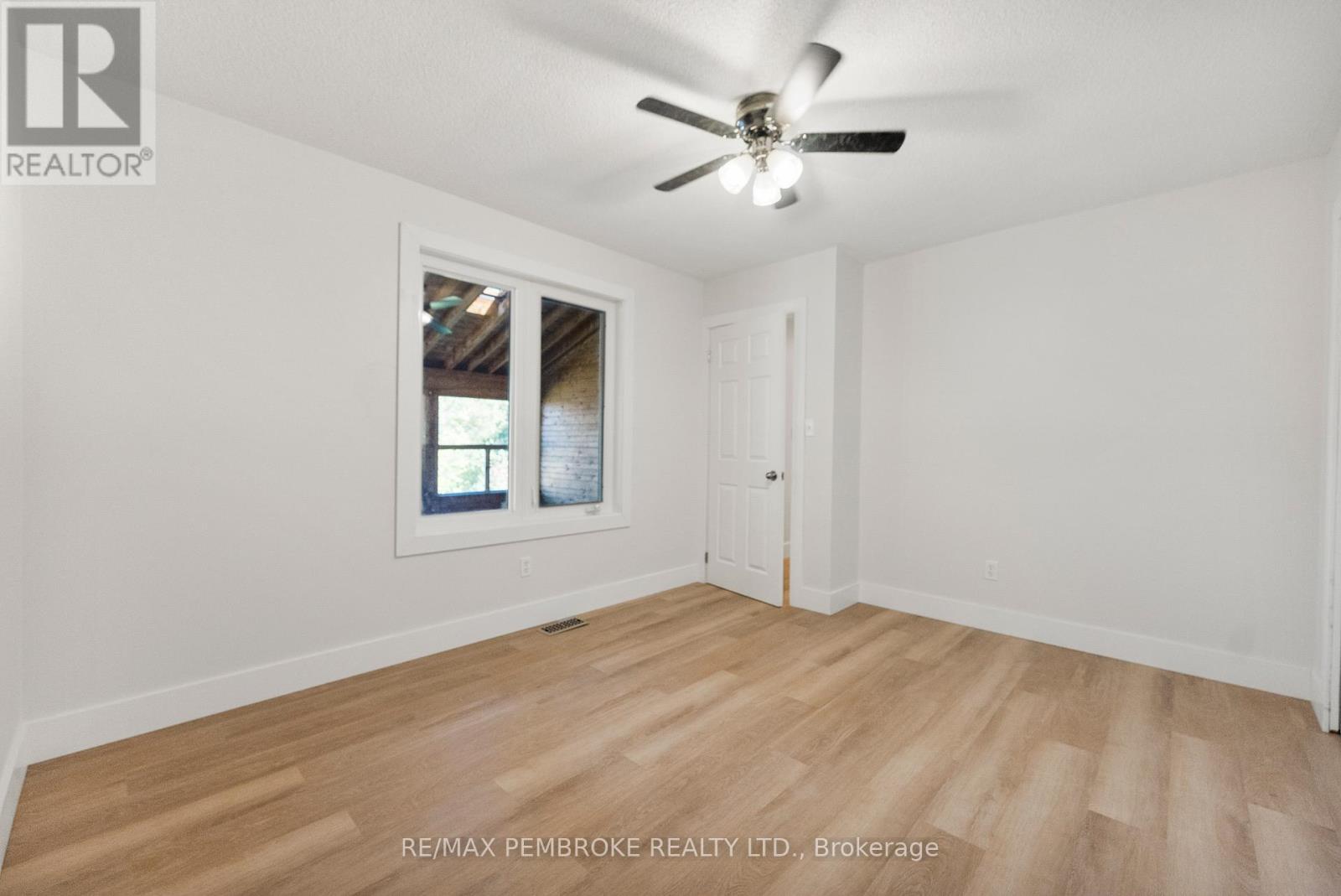 204B Hawkins Drive, Killaloe, Hagarty And Richards, ON - Indoor Photo Showing Other Room