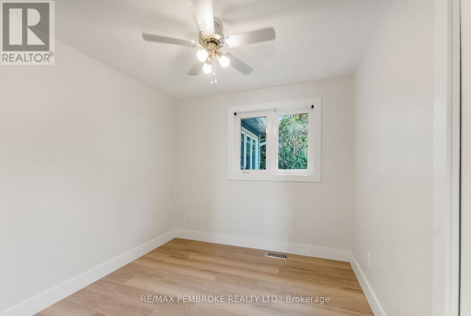 204B Hawkins Drive, Killaloe, Hagarty And Richards, ON - Indoor Photo Showing Other Room