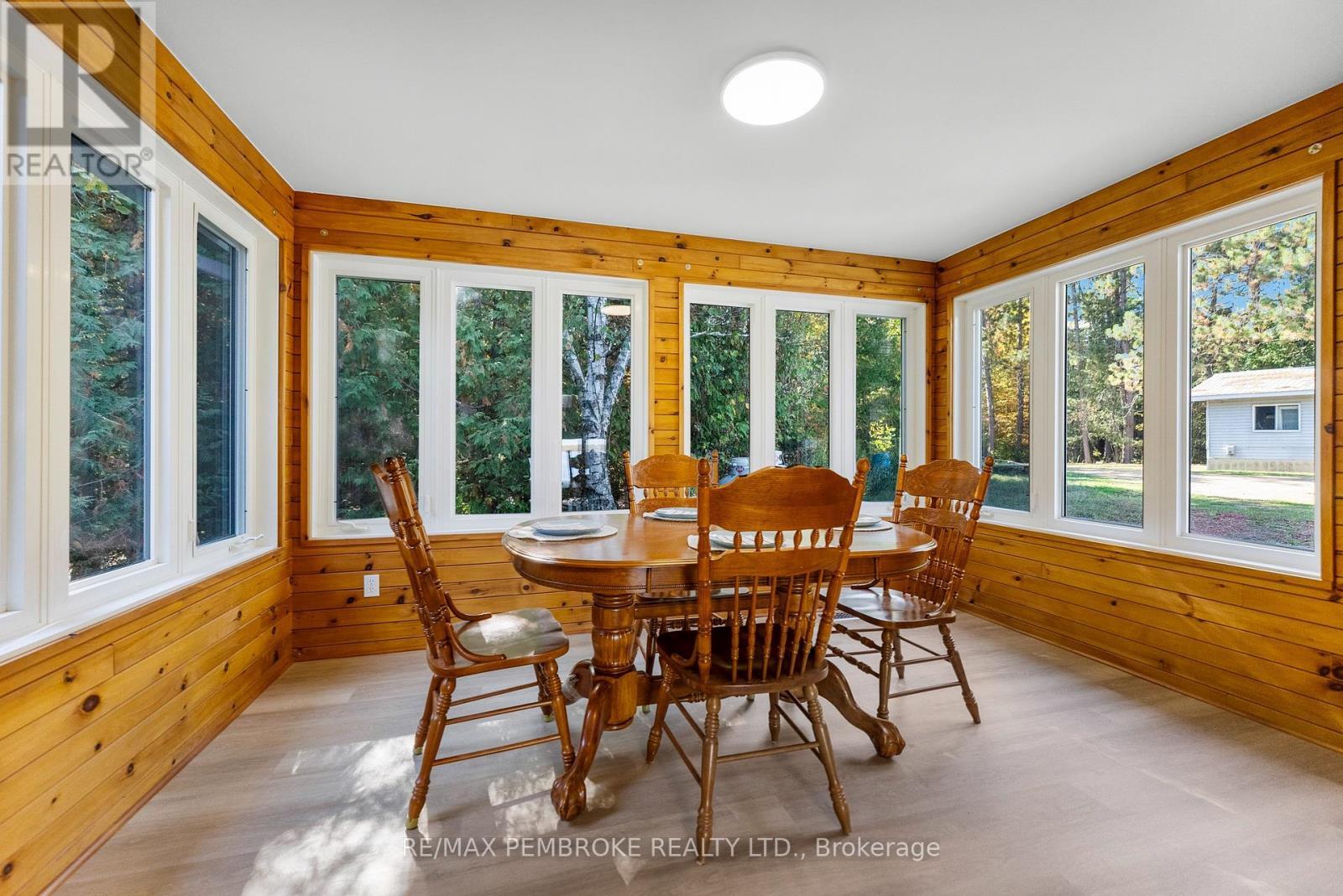 204B Hawkins Drive, Killaloe, Hagarty And Richards, ON - Indoor Photo Showing Dining Room