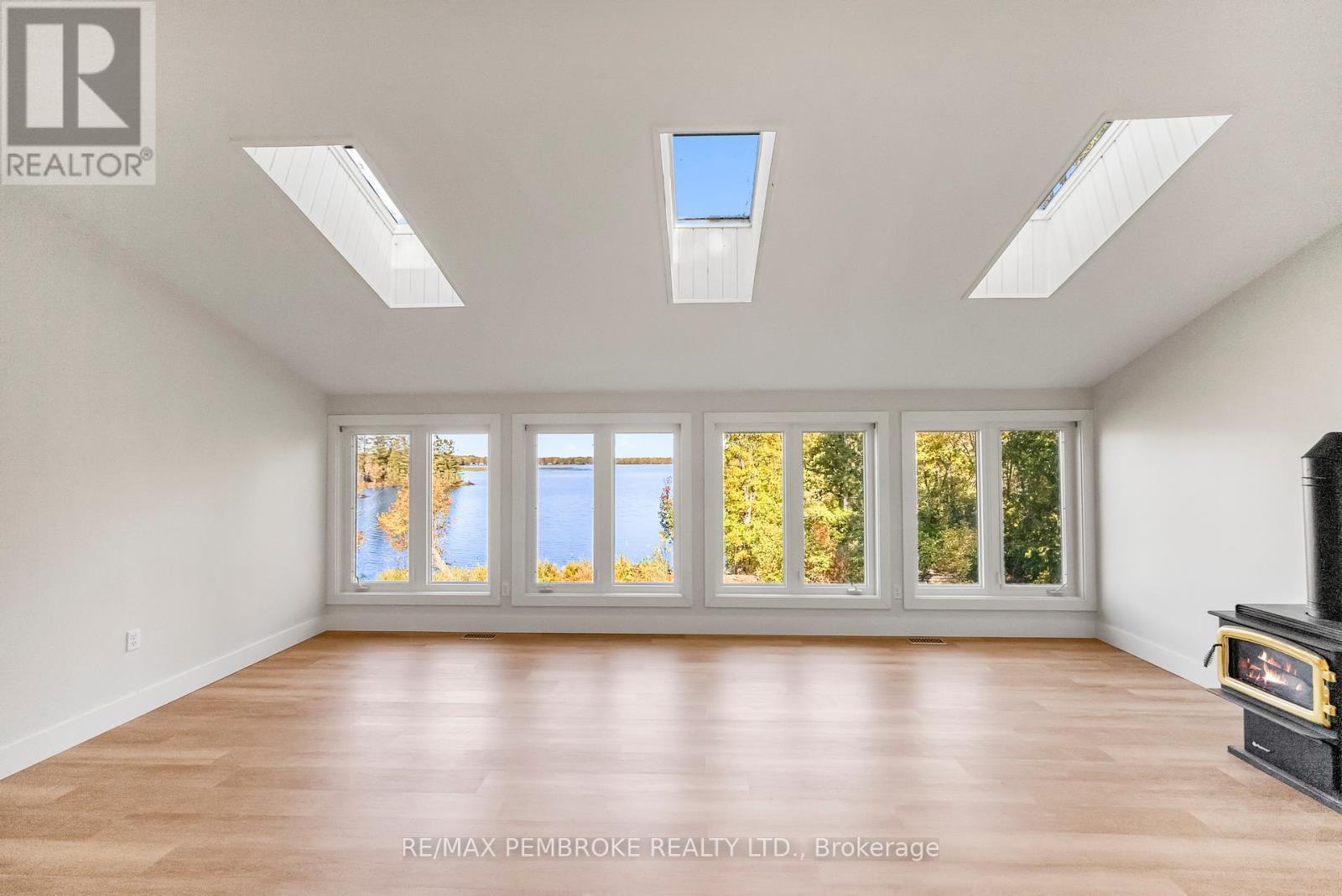 204B Hawkins Drive, Killaloe, Hagarty And Richards, ON - Indoor With Fireplace