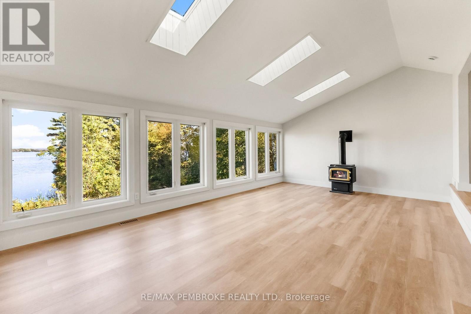 204B Hawkins Drive, Killaloe, Hagarty And Richards, ON - Indoor