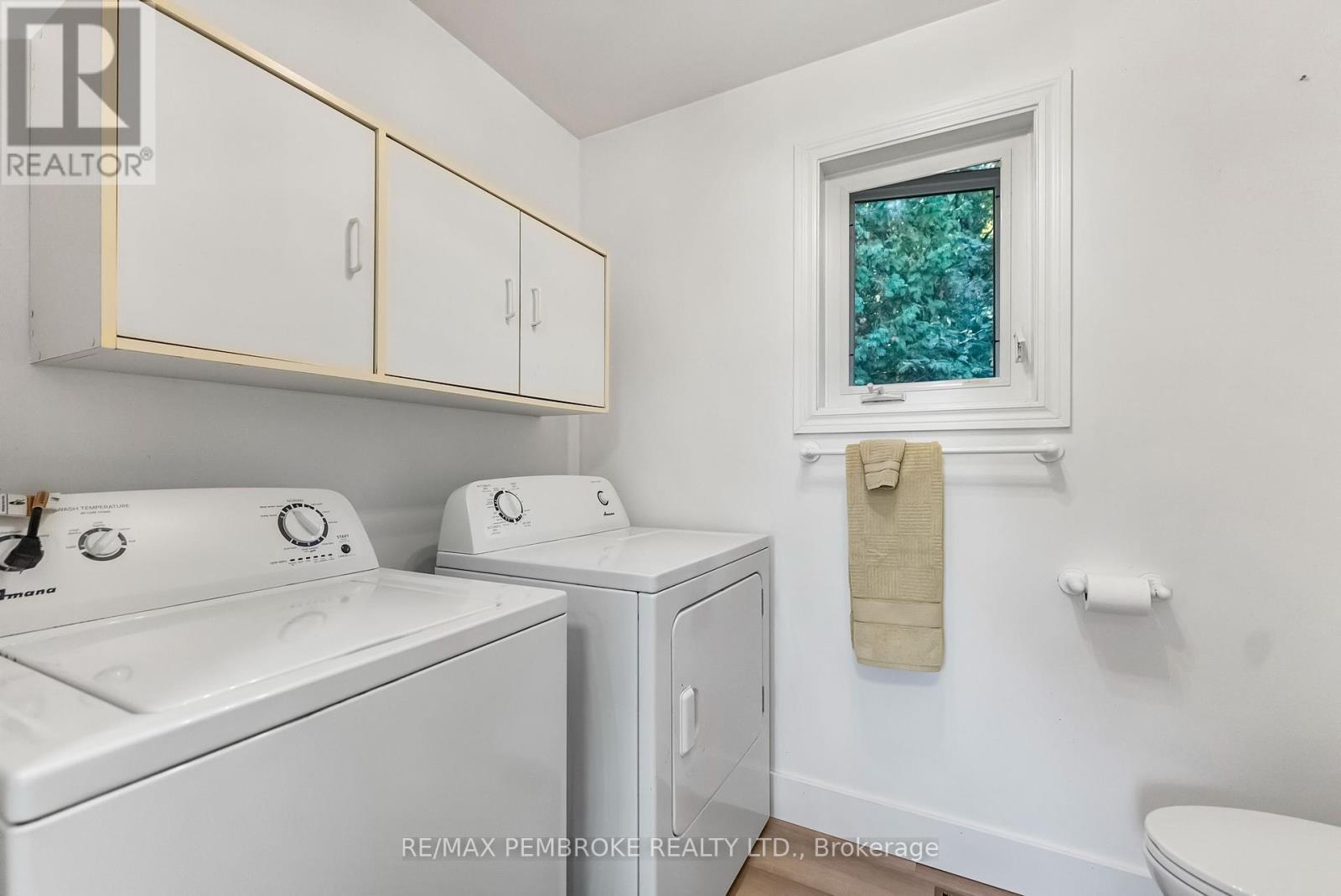 204B Hawkins Drive, Killaloe, Hagarty And Richards, ON - Indoor Photo Showing Laundry Room