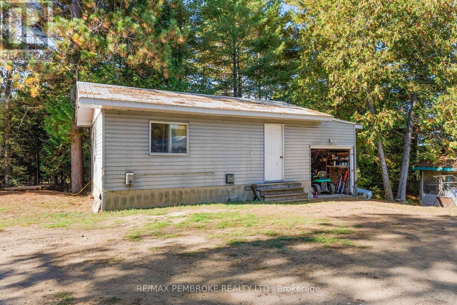 204B Hawkins Drive, Killaloe, Hagarty And Richards, ON - Outdoor