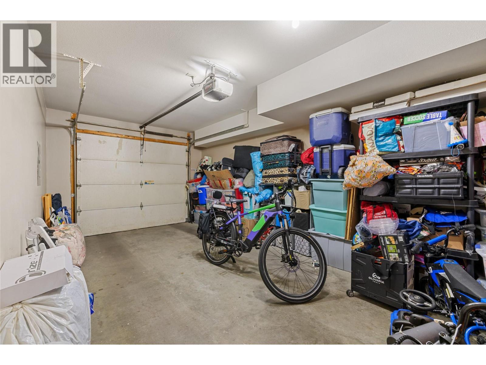 146 Mccurdy Road Unit# 2, Kelowna, BC - Indoor Photo Showing Garage