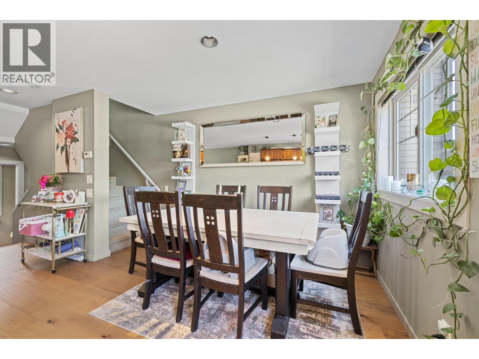 146 Mccurdy Road Unit# 2, Kelowna, BC - Indoor Photo Showing Dining Room