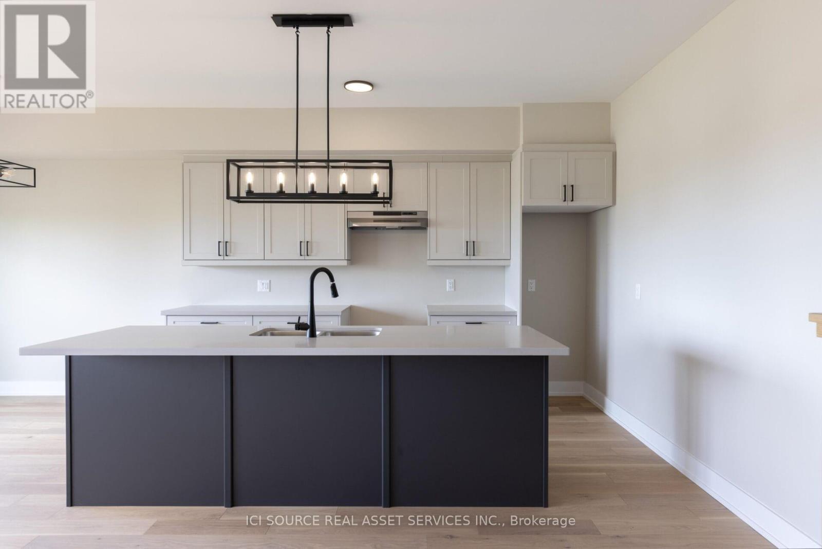 4061-2 Fracchioni Drive, Lincoln, ON - Indoor Photo Showing Kitchen