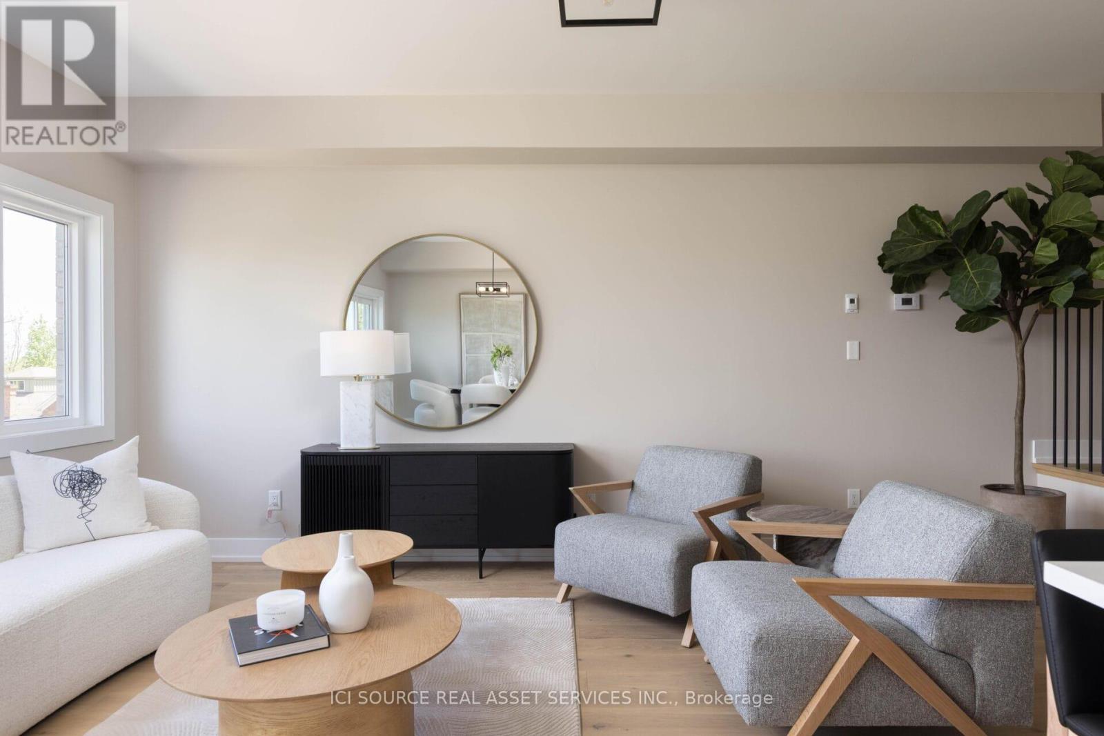 4061-2 Fracchioni Drive, Lincoln, ON - Indoor Photo Showing Living Room