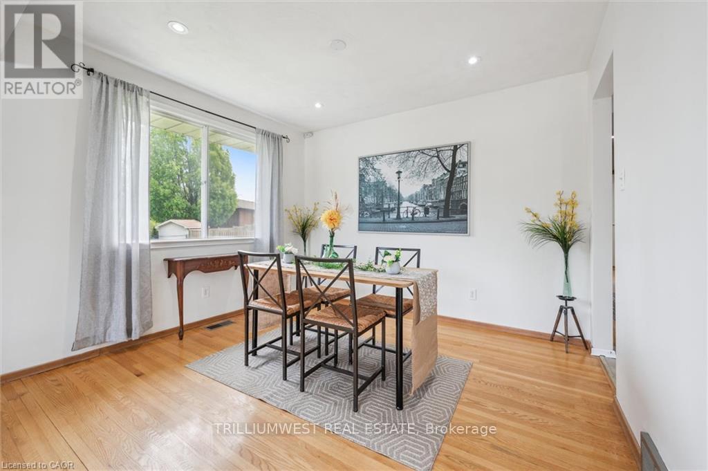 11 Van Horne Place, Kitchener, ON - Indoor Photo Showing Dining Room
