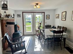 Eat-in Kitchen with gas stove -