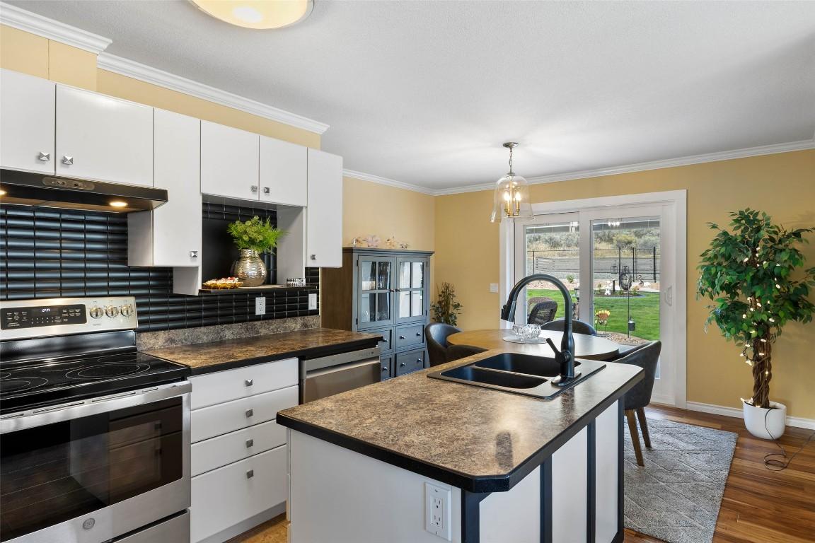 3577 Navatanee Drive, Kamloops, BC - Indoor Photo Showing Kitchen With Double Sink