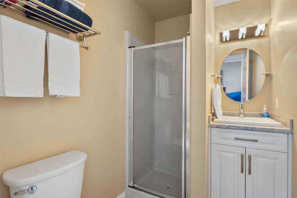 3577 Navatanee Drive, Kamloops, BC - Indoor Photo Showing Bathroom