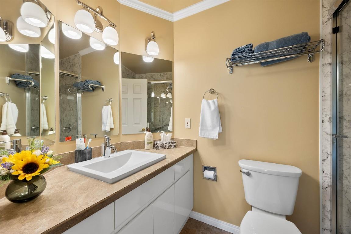 3577 Navatanee Drive, Kamloops, BC - Indoor Photo Showing Bathroom