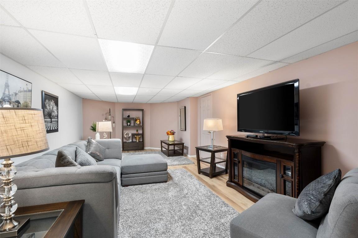 3577 Navatanee Drive, Kamloops, BC - Indoor Photo Showing Living Room With Fireplace