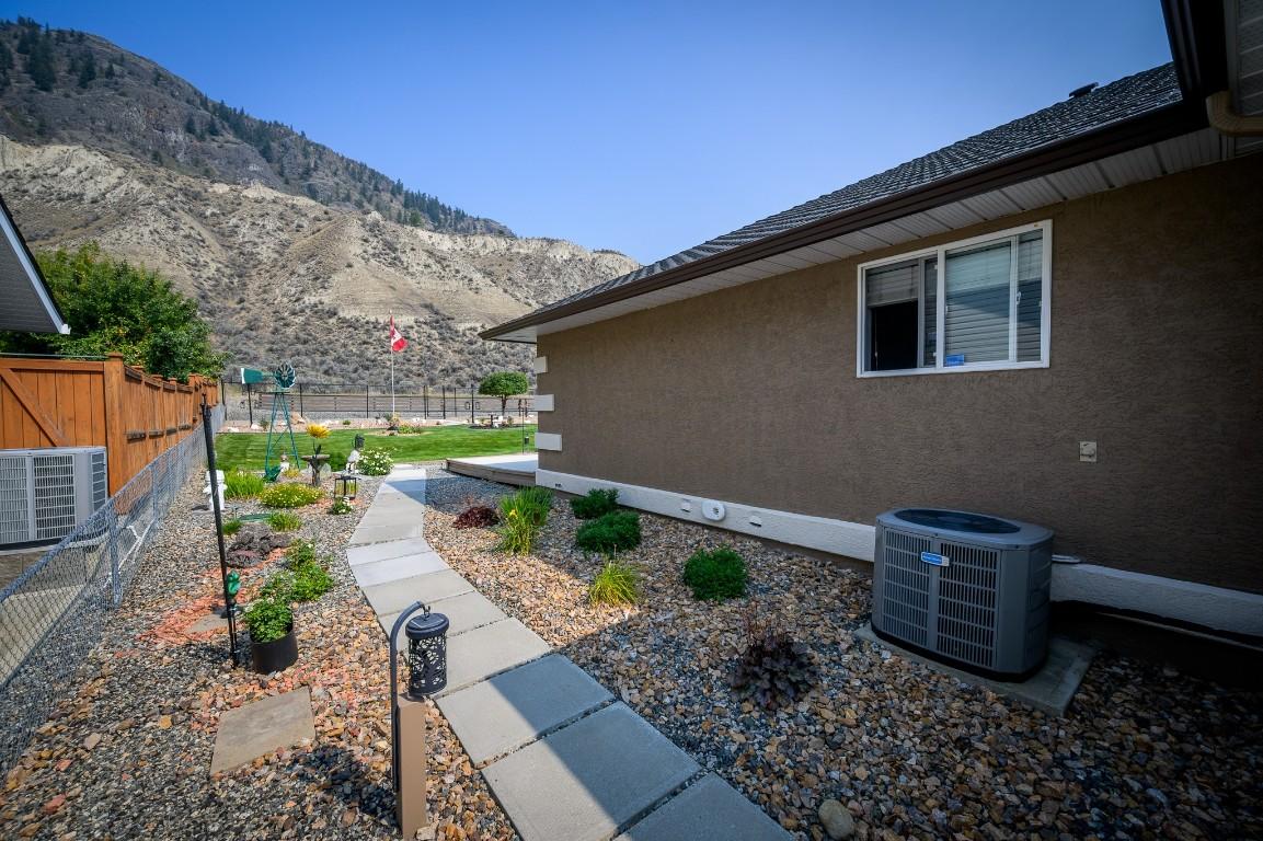 3577 Navatanee Drive, Kamloops, BC - Outdoor