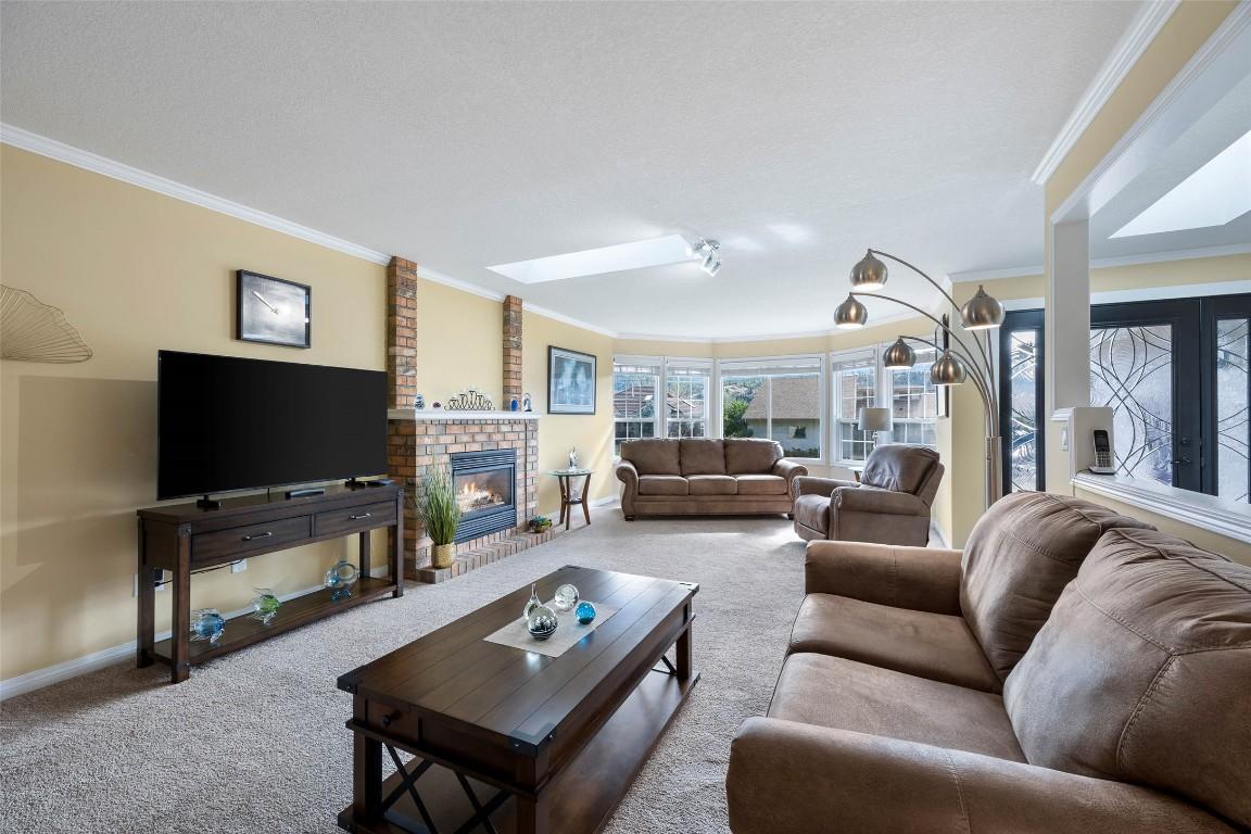 3577 Navatanee Drive, Kamloops, BC - Indoor Photo Showing Living Room With Fireplace