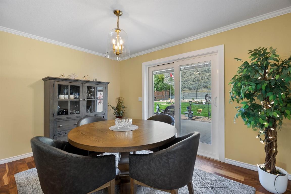 3577 Navatanee Drive, Kamloops, BC - Indoor Photo Showing Dining Room