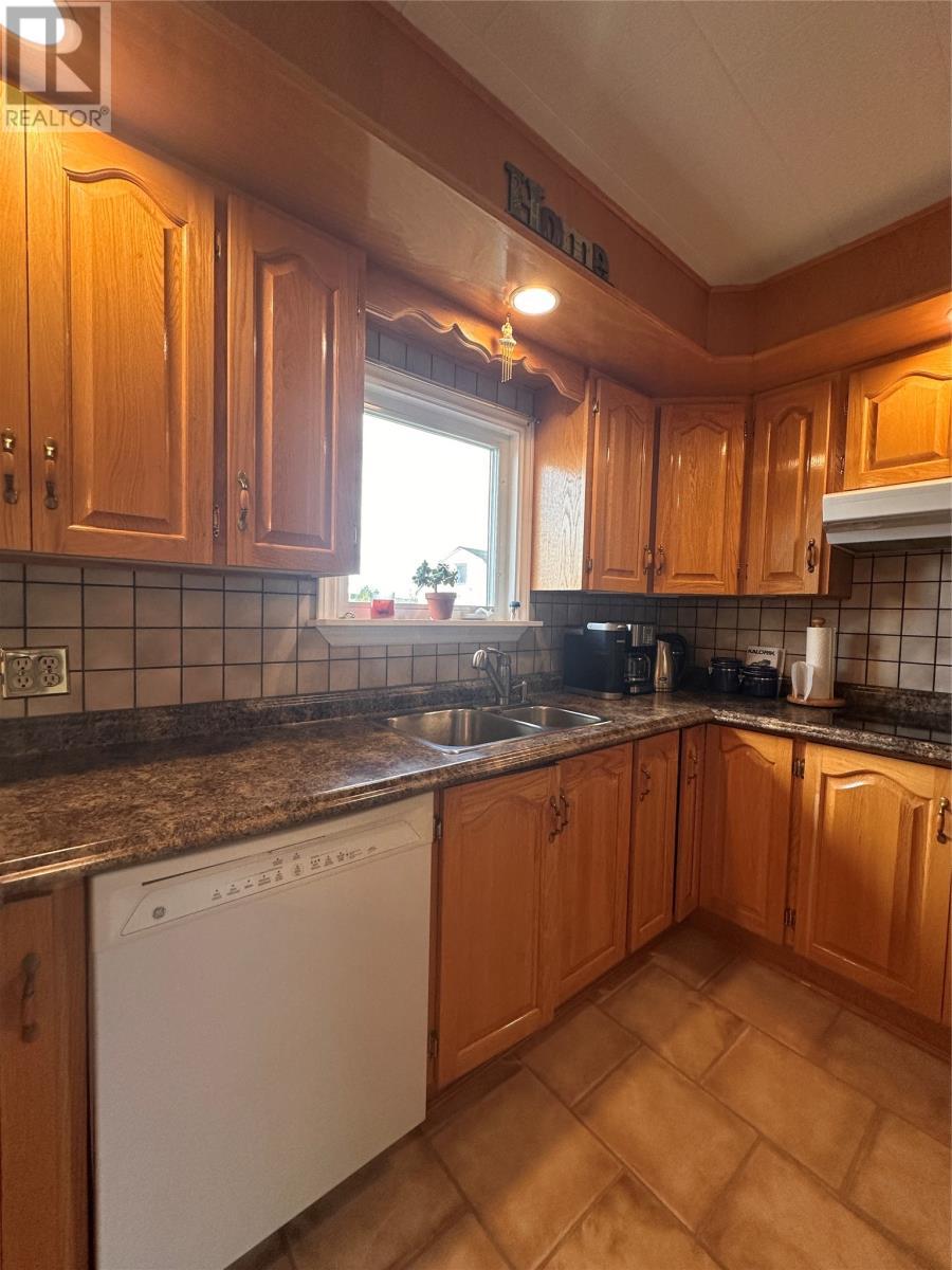 21 Drakes Road, Lawn, NL - Indoor Photo Showing Kitchen With Double Sink