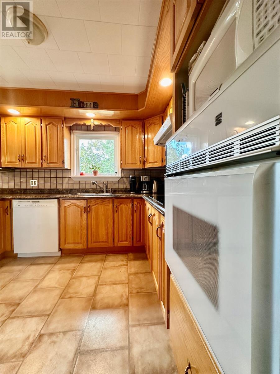 21 Drakes Road, Lawn, NL - Indoor Photo Showing Kitchen