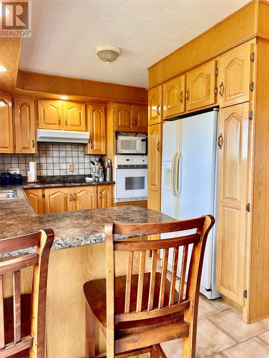21 Drakes Road, Lawn, NL - Indoor Photo Showing Kitchen With Double Sink