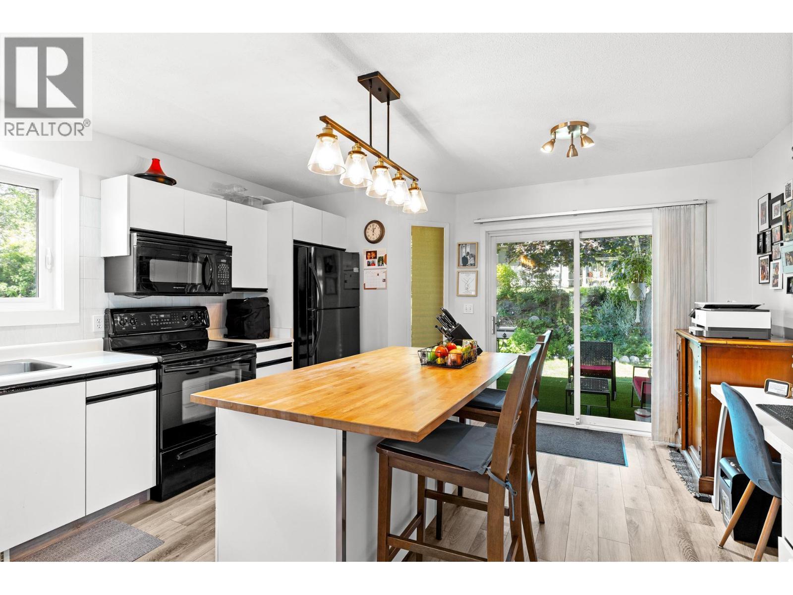 4035 Gellatly Road Unit# 132, West Kelowna, BC - Indoor Photo Showing Kitchen