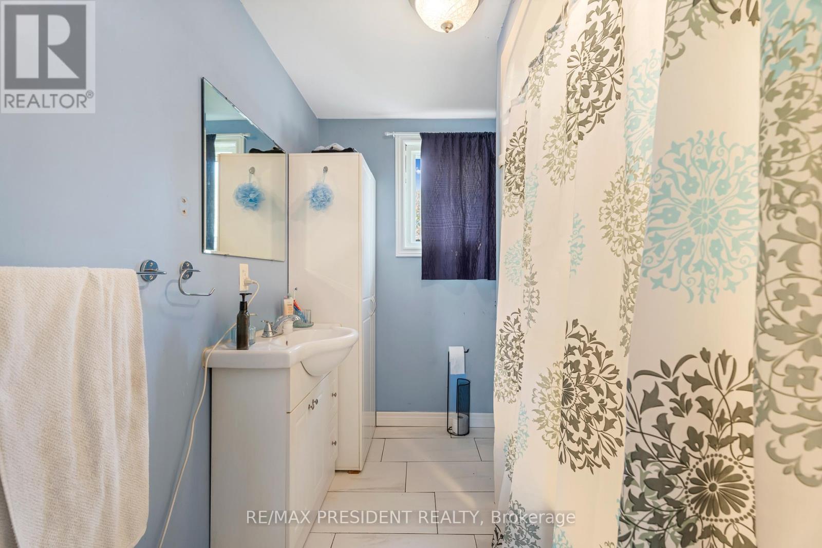 1224 Parkinson Road, Woodstock, ON - Indoor Photo Showing Bathroom